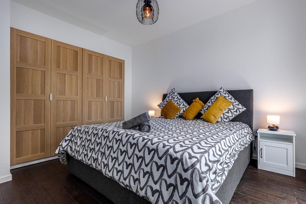 King Size Bed - Free Private Parking - Garden & Terrace - 14Min From Disneyland Ferrières-en-Brie Kültér fotó